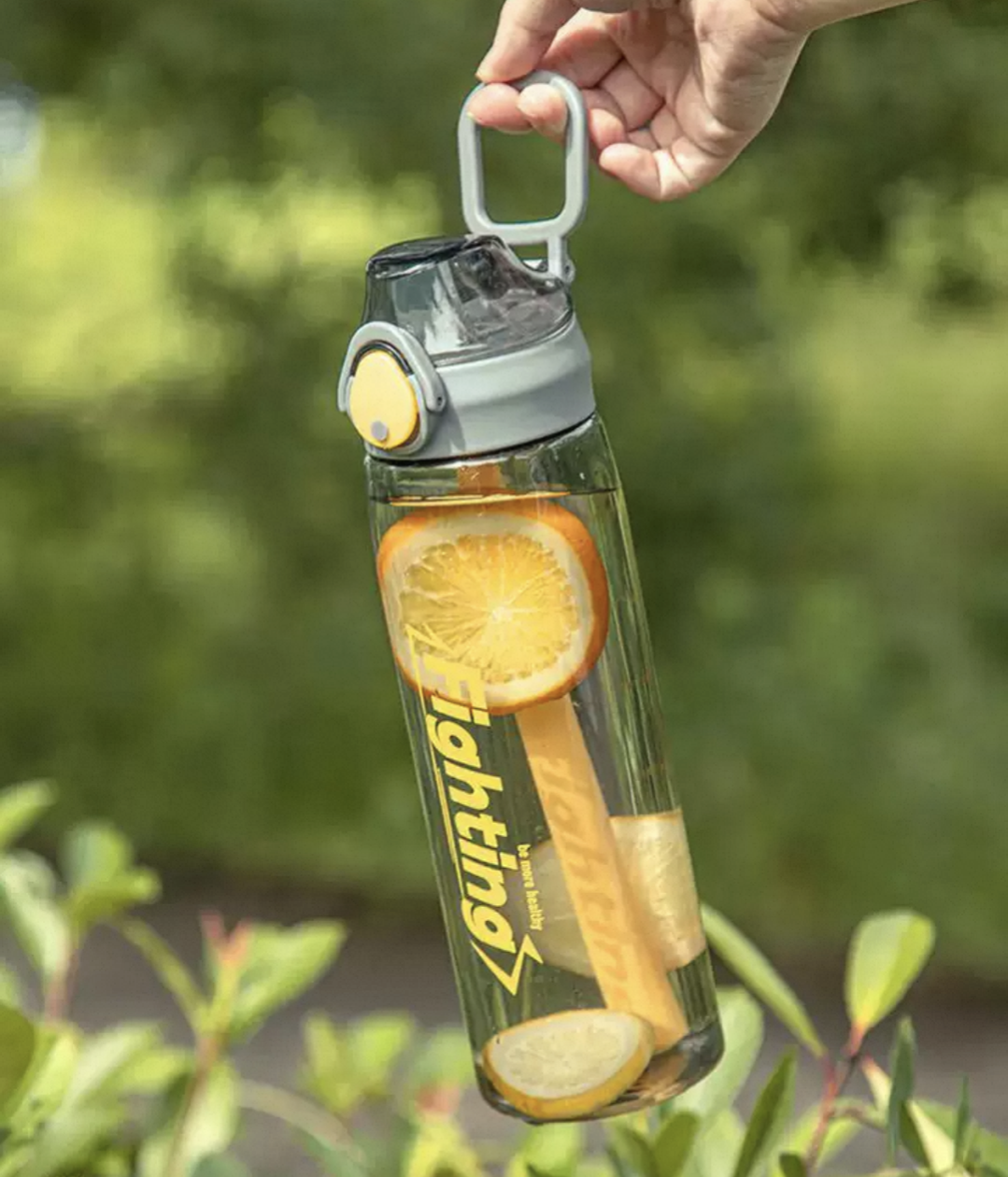 Bouteille d’eau avec paille 600ml  en plastique alimentaire