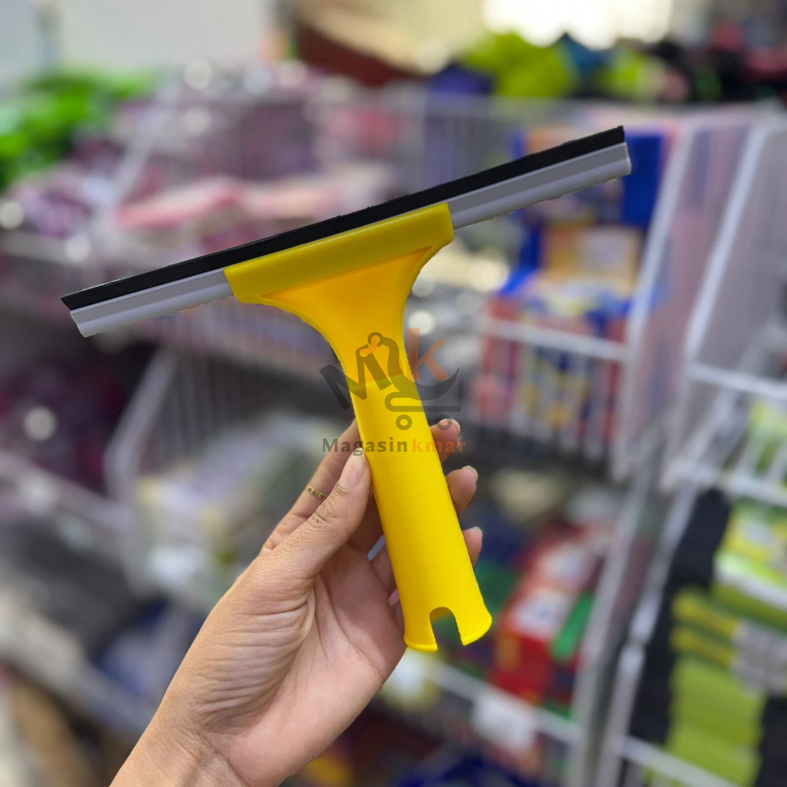 Lave-vitre économique en plastique