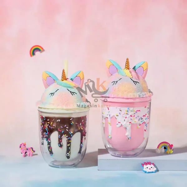 Gobelet en plastique avec couvercle et paille –forme biscuits et glace