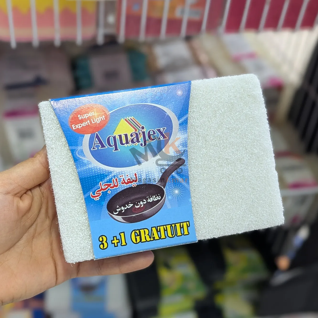 Éponge abrasive pour surfaces tenaces