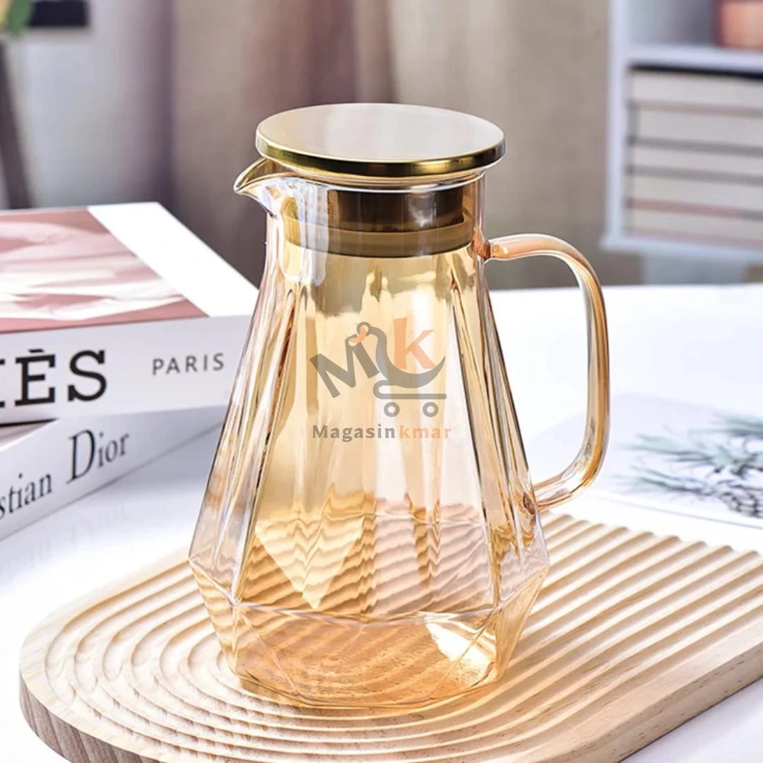 carafe en verre avec couvercle