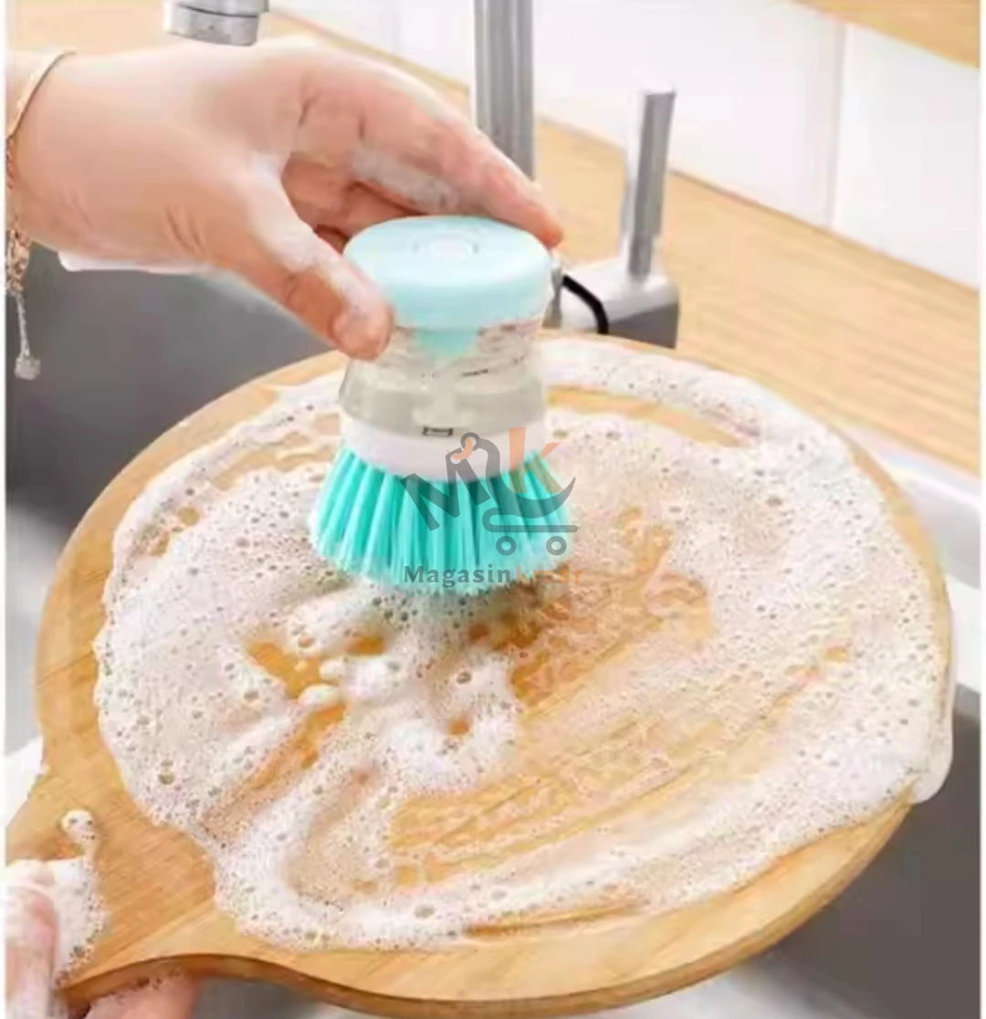 Brosse vaisselle avec réservoir de liquide en plastique