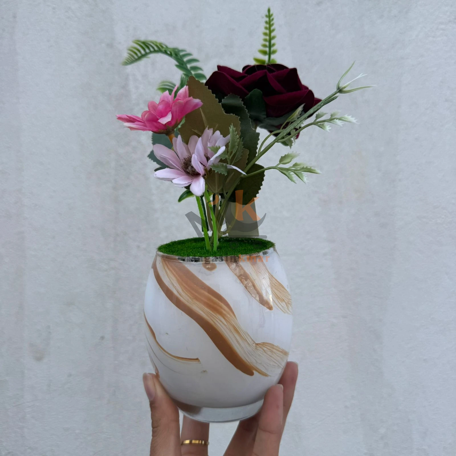 Plante artificielle décorative avec pot en verre effet marbre – 25 cm