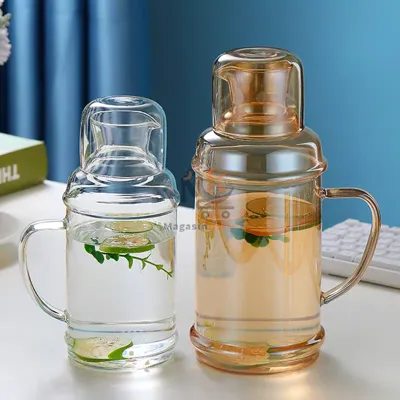 Bouteille en verre avec tasse dorée – 750 ml – Élégante et pratique