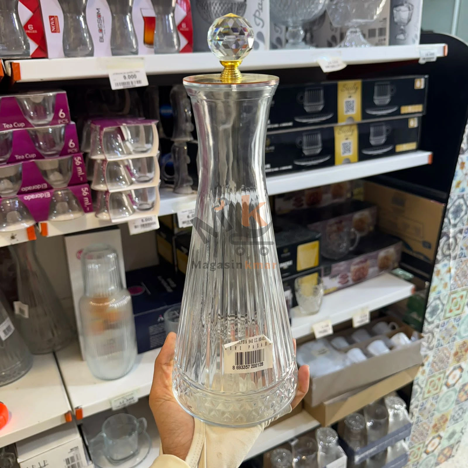 Carafe en verre avec couvercle doré – 940 ml