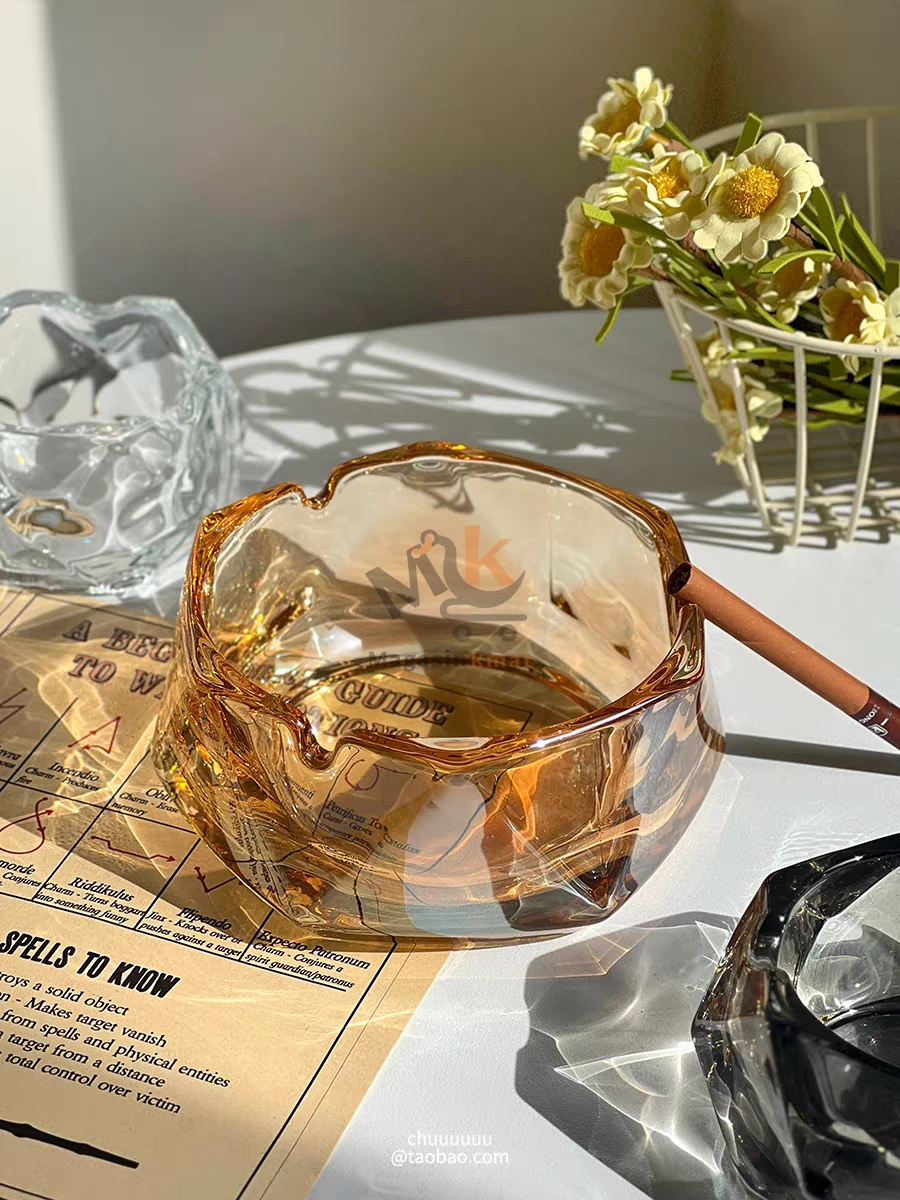 Cendrier rond en verre – Design simple et résistant