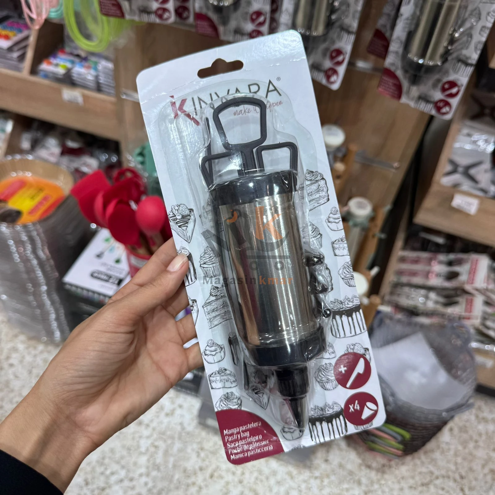 Poche à douille avec 4 buses – Accessoire pâtisserie en plastique 21 cm