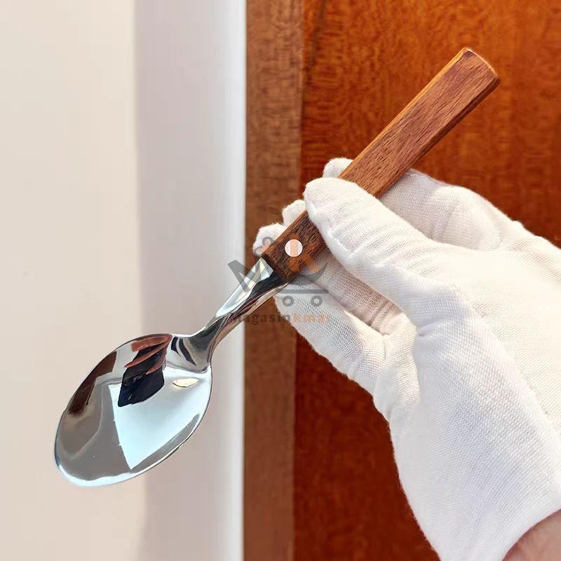 Lot de 3 cuillères avec manche en bois