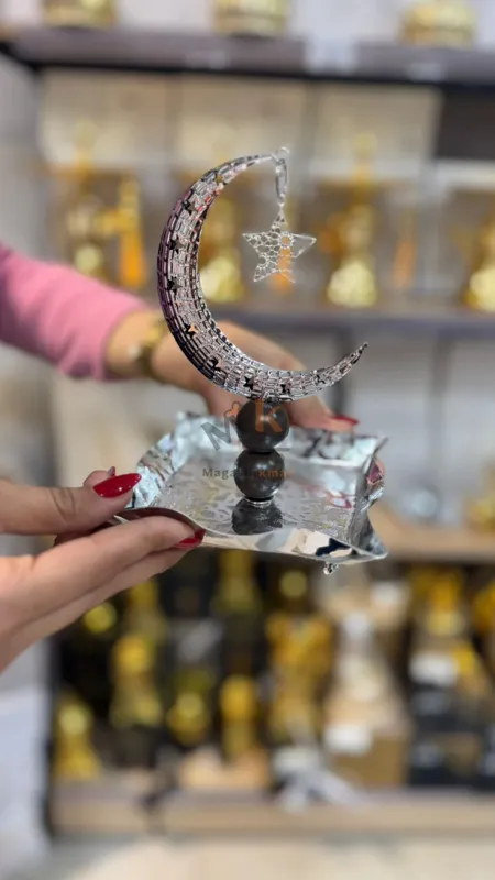 Mini présentoir décoratif doré en métal – Élégant pour bijoux et décoration