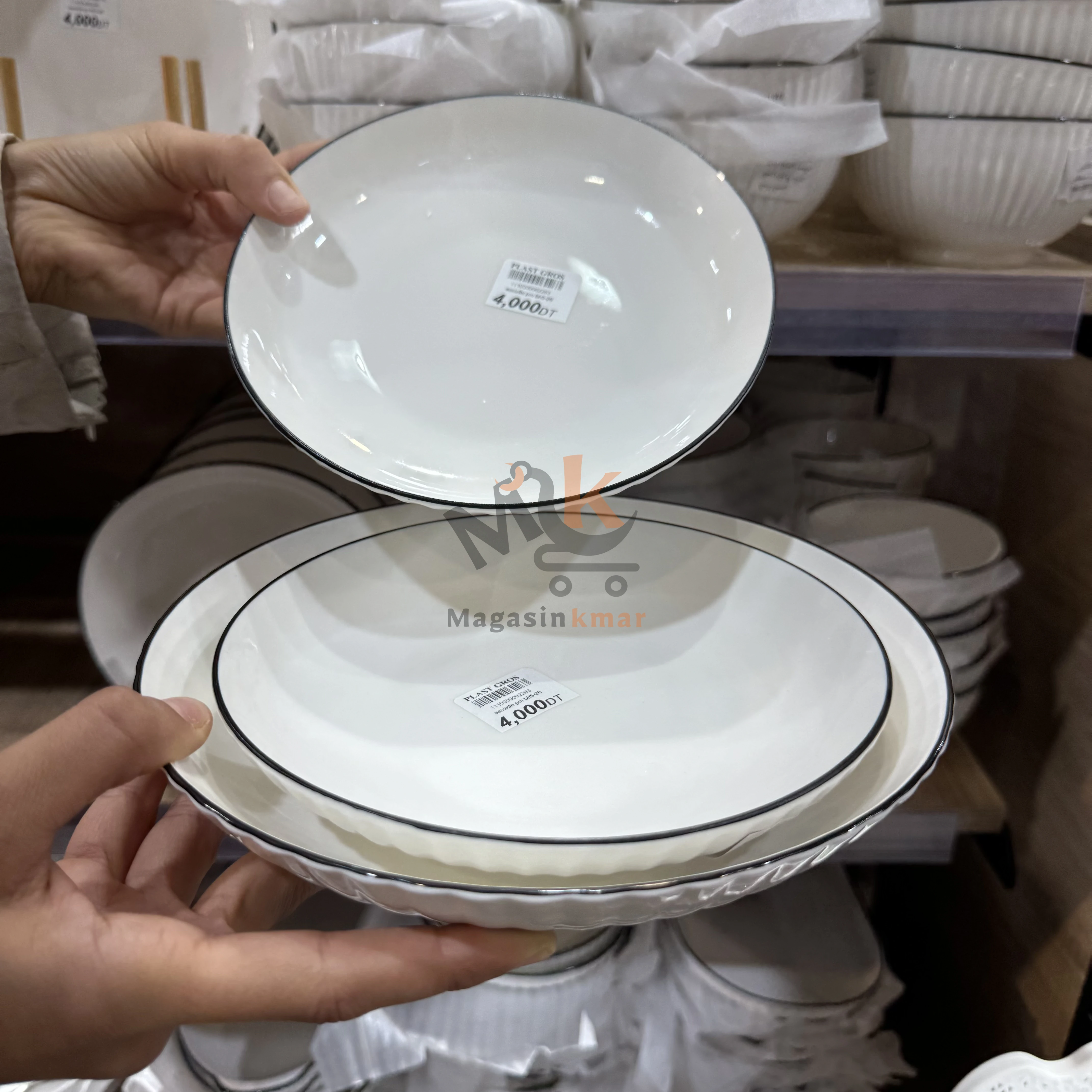 Assiette rayée en céramique avec bordure noire 18cm – Élégante et moderne