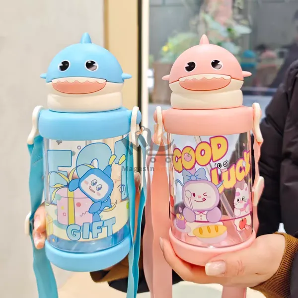 Bouteille d’eau en plastique Baby Shark