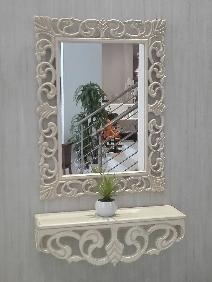 Miroir rectangulaire pour salle de bain avec cadre en plastique – Design pratique et résistant